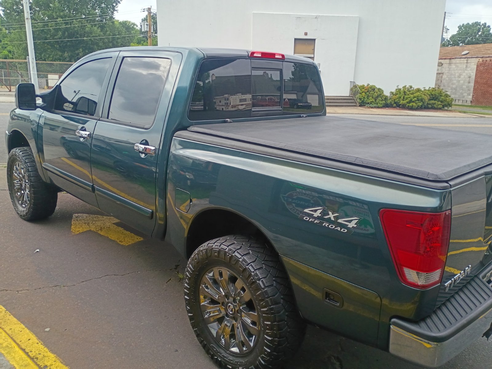 2004 Nissan Titan, photo 2